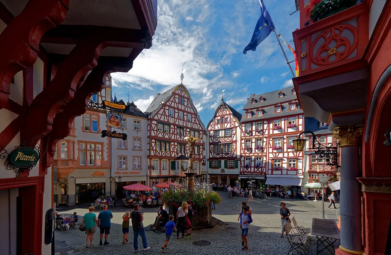 Korsvirkeshus på torget i Bernkastel-Kues