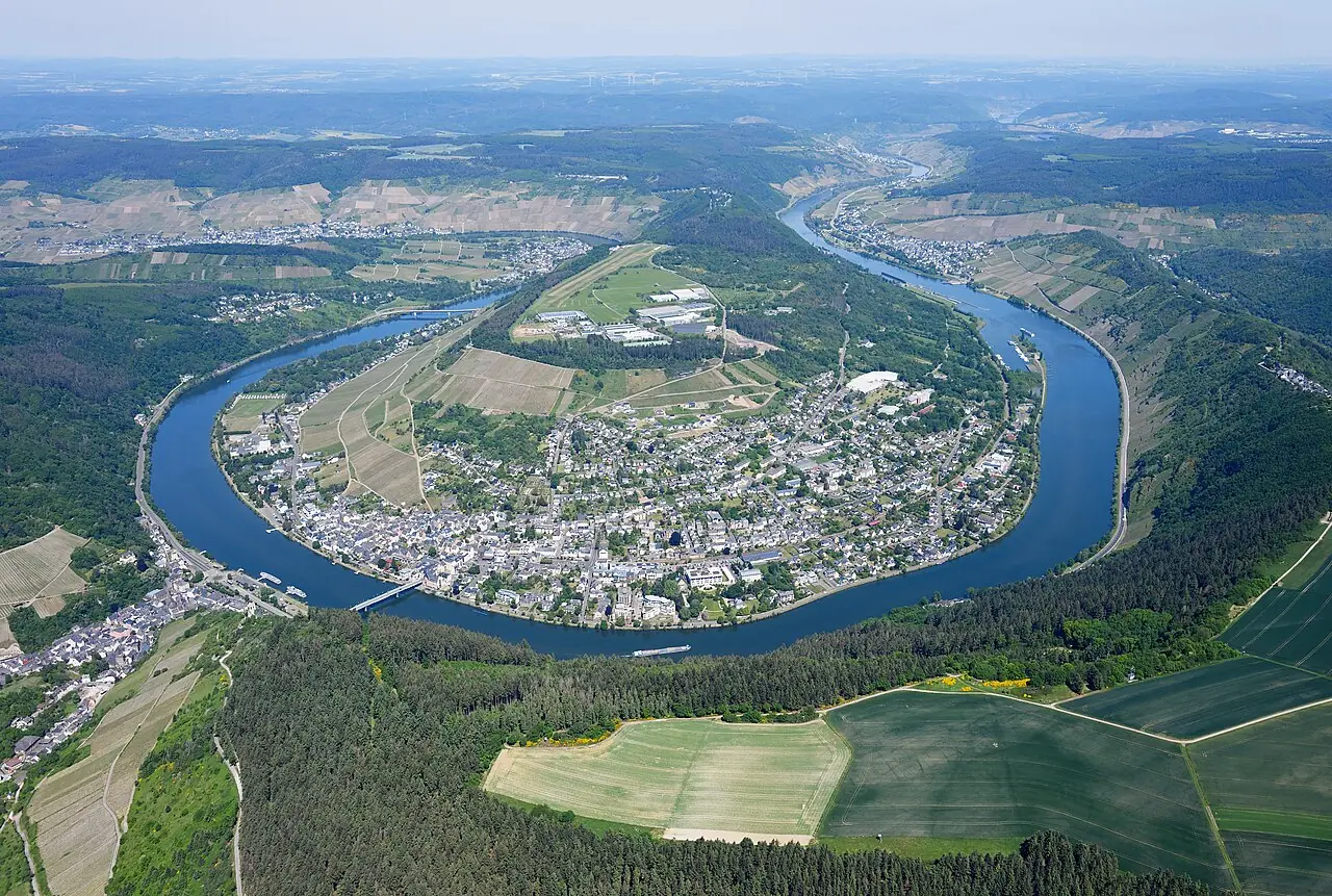 Mosel vid Traben-Trarbach från luften